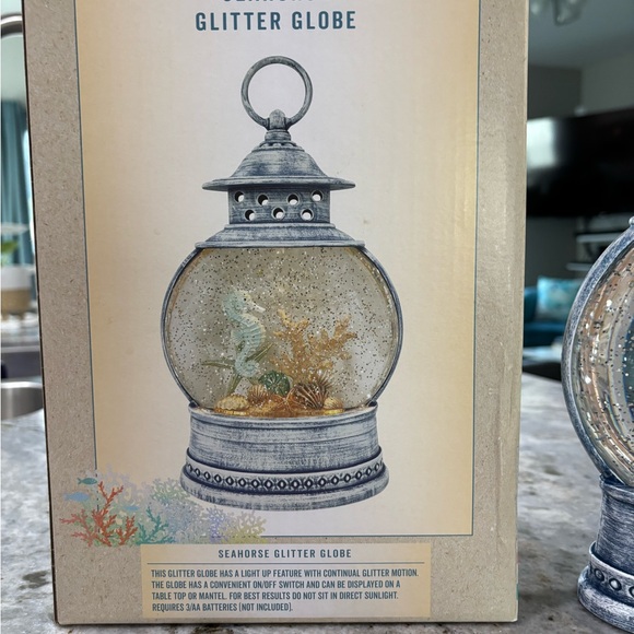 Seahorse Glitter Globe Lantern - Light up snow globe - Picture 4 of 13